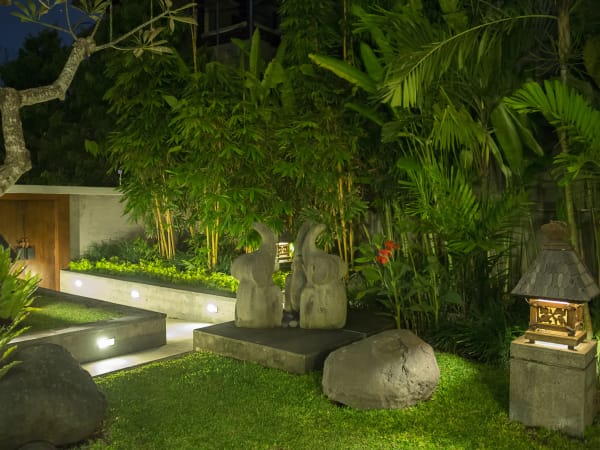 Villa Aiko - Tropical garden at night1